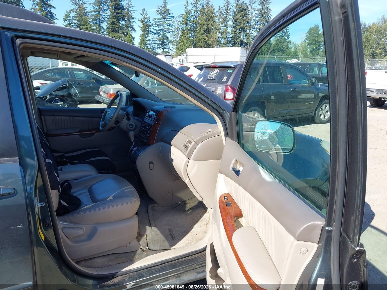 2004 TOYOTA SIENNA XLE · 5/11