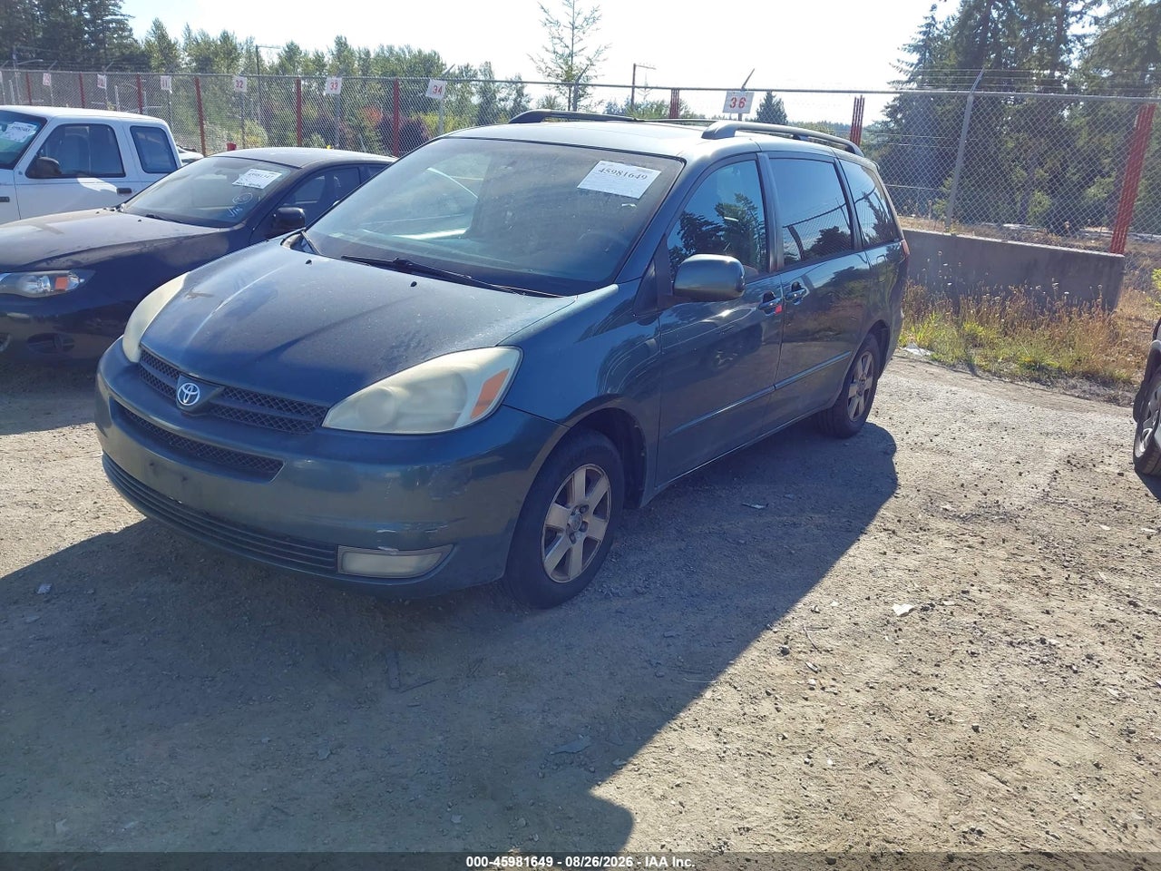 2004 TOYOTA SIENNA XLE · 2/11