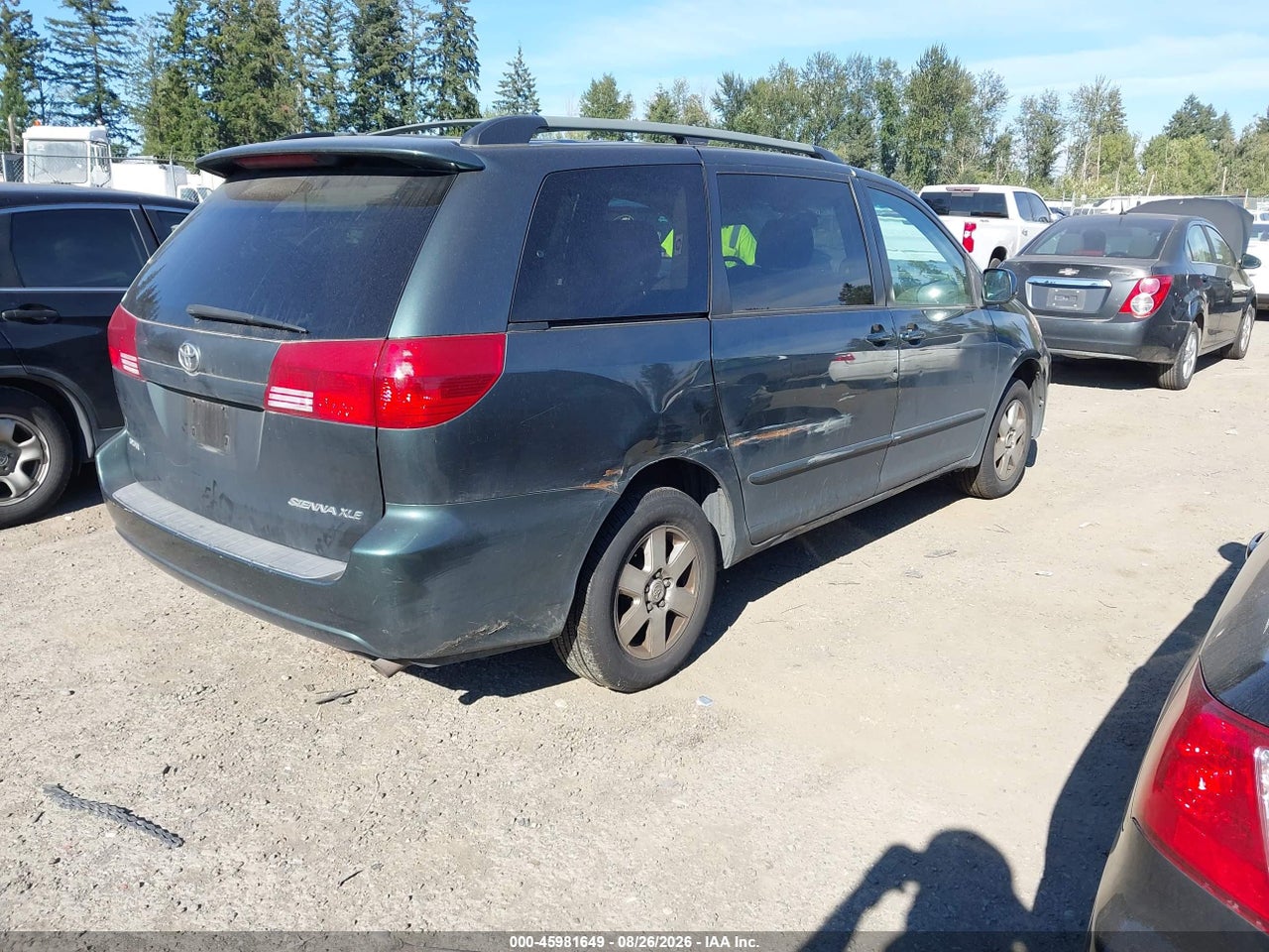 2004 TOYOTA SIENNA XLE · 4/11