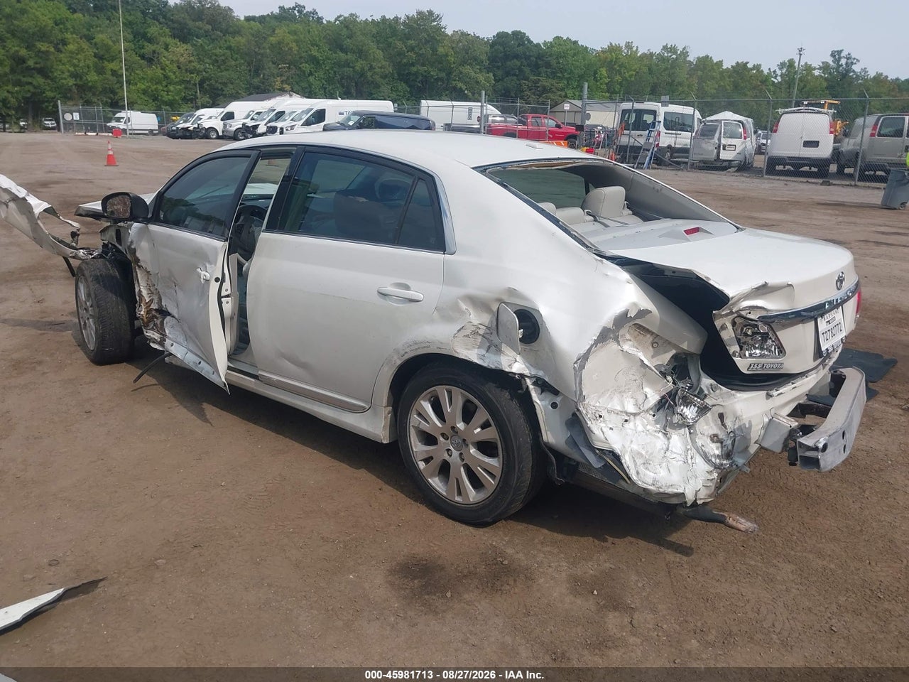 2011 TOYOTA AVALON   · 3/11