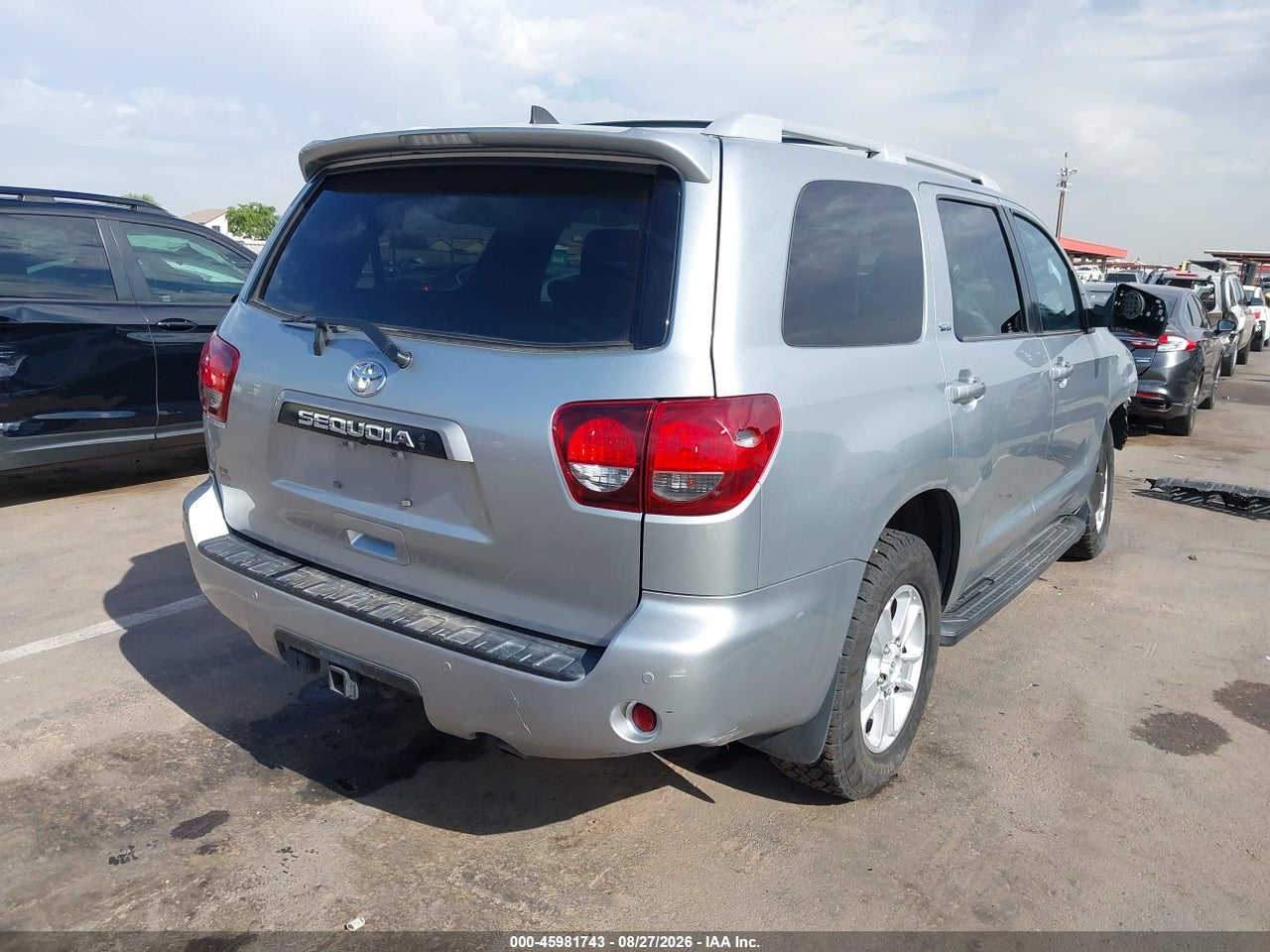 2021 TOYOTA SEQUOIA SR5 · 4/11