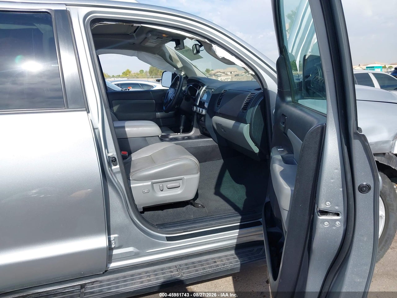 2021 TOYOTA SEQUOIA SR5 · 5/11