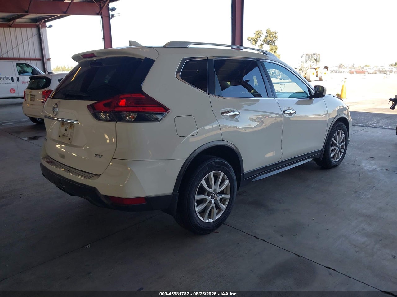 2017 NISSAN ROGUE SV · 4/11
