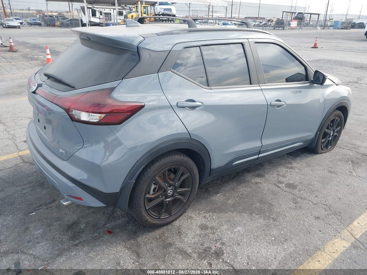 2021 NISSAN KICKS SR XTRONIC CVT · 4/11
