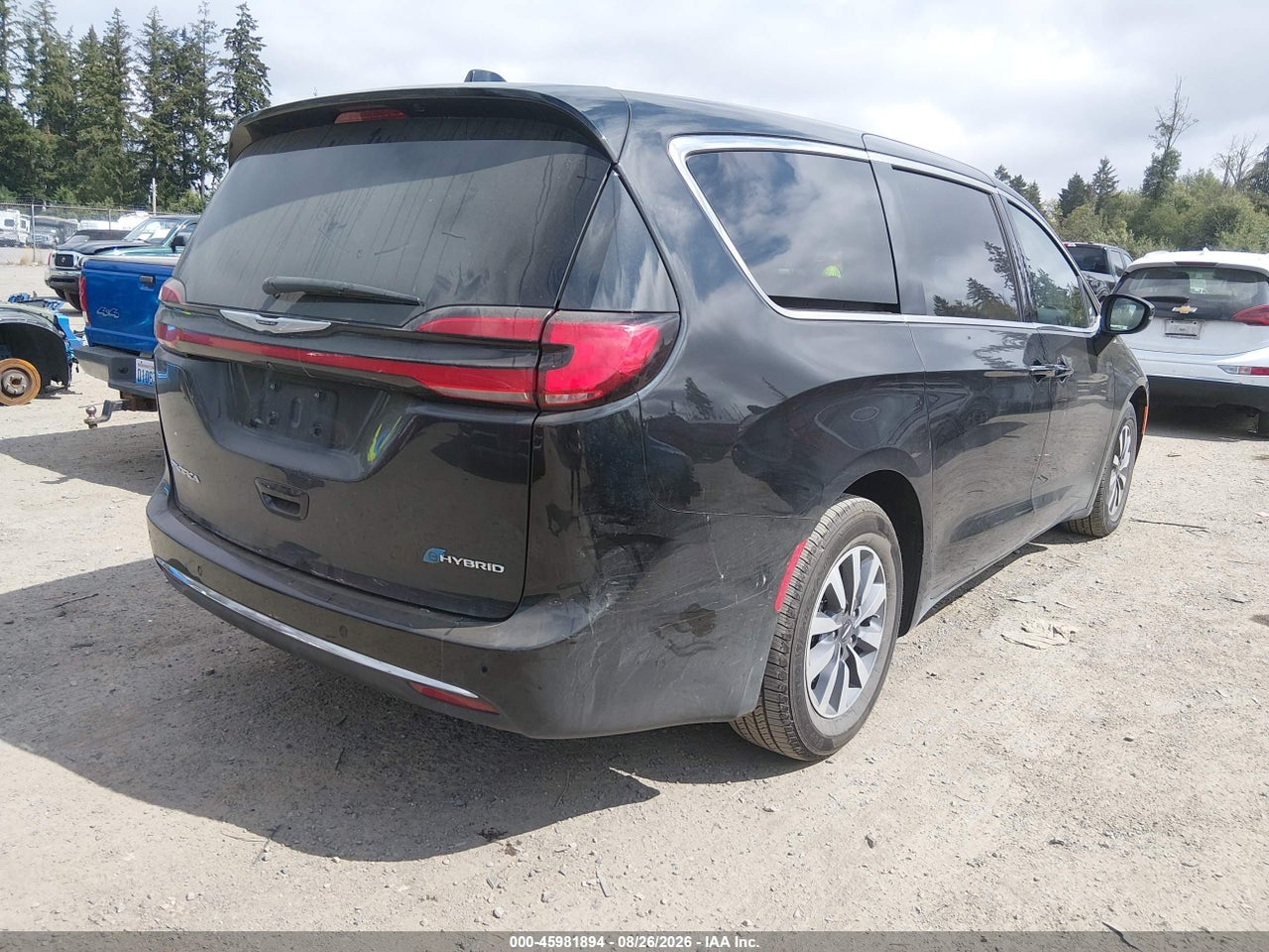 2023 CHRYSLER PACIFICA HYBRID TOURING L · 4/11