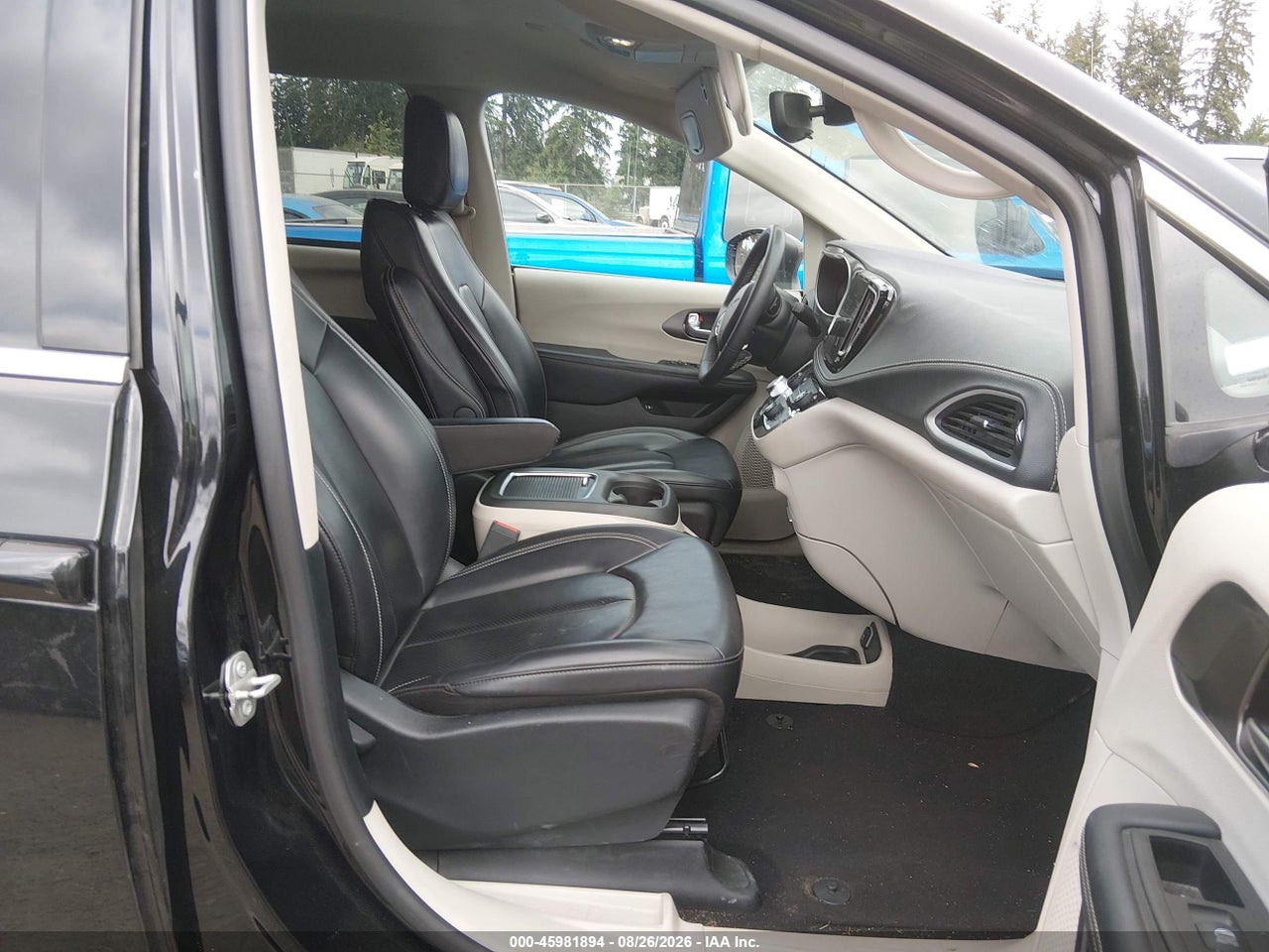 2023 CHRYSLER PACIFICA HYBRID TOURING L · 5/11
