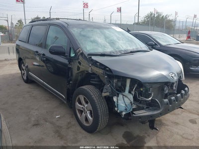 5TDKK3DC9DS****** · 2013 TOYOTA SIENNA LE V6 8 PASSENGER