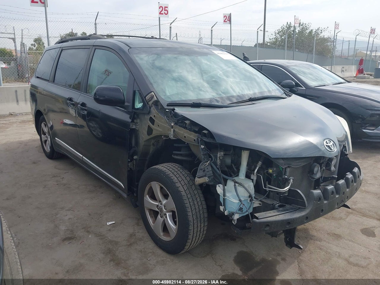 5TDKK3DC9DS****** · 2013 TOYOTA SIENNA LE V6 8 PASSENGER