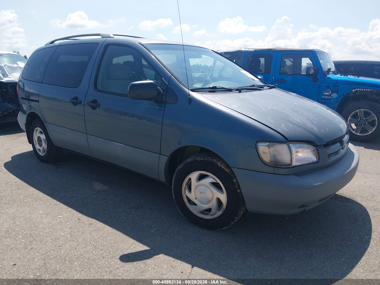 2000 TOYOTA SIENNA LE