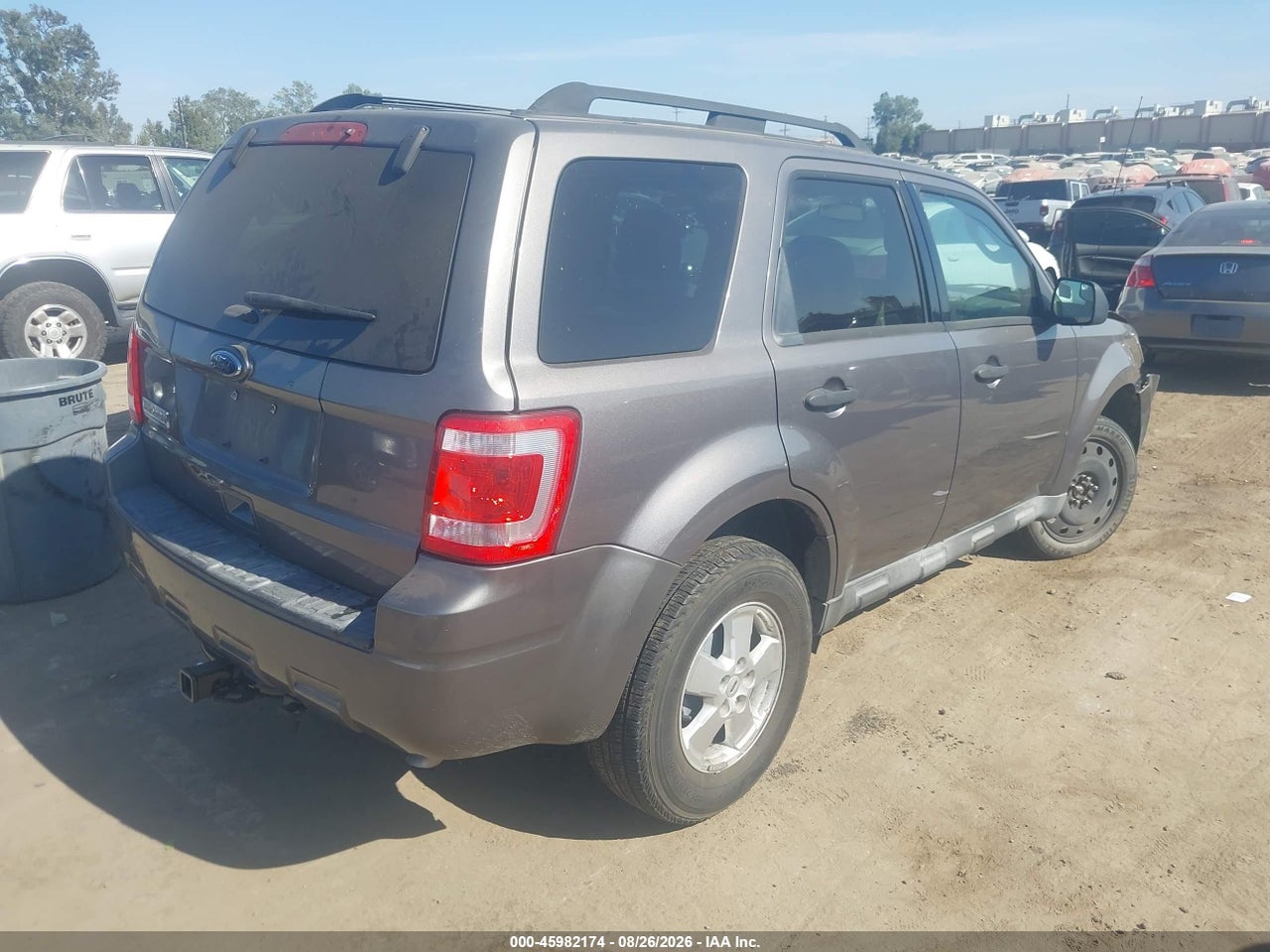 2011 FORD ESCAPE XLT · 4/11