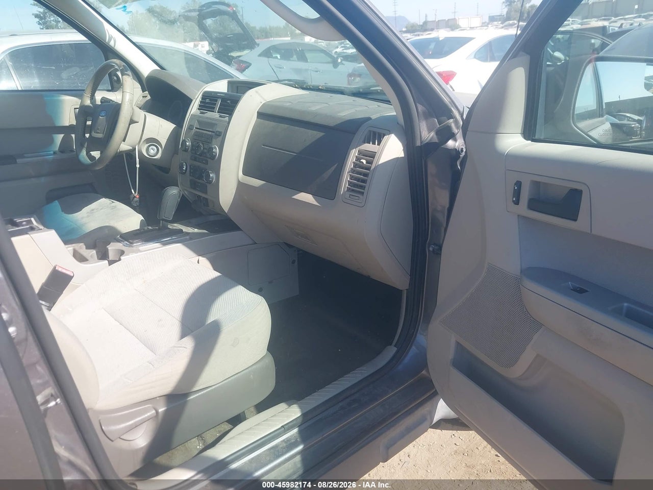 2011 FORD ESCAPE XLT · 5/11