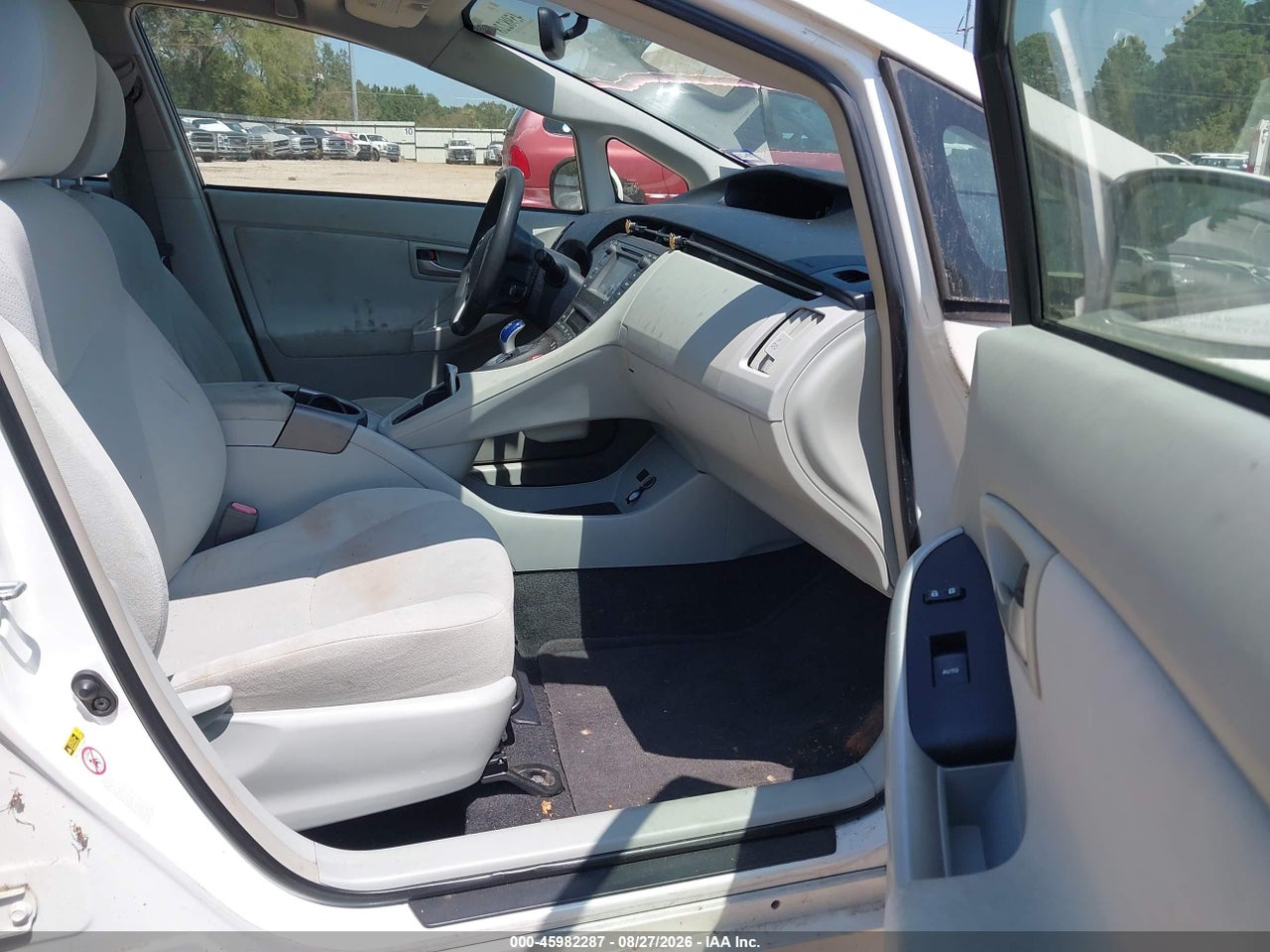 2014 TOYOTA PRIUS TWO · 5/11