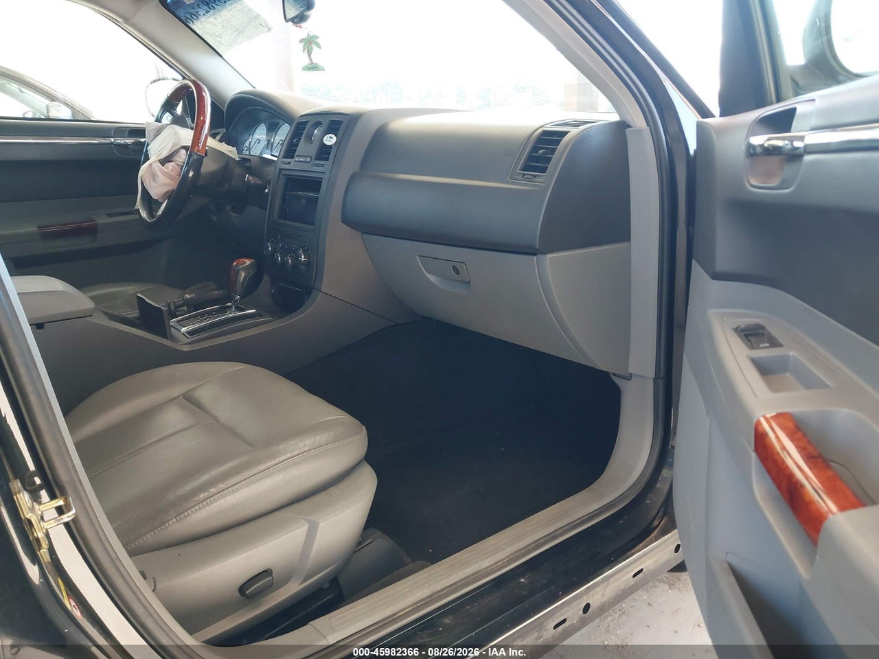 2005 CHRYSLER 300 TOURING · 5/11
