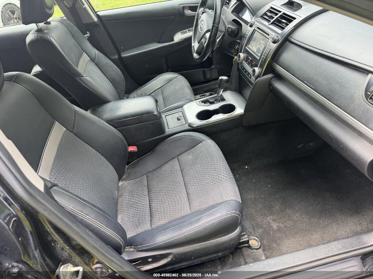 2014 TOYOTA CAMRY SE · 5/9