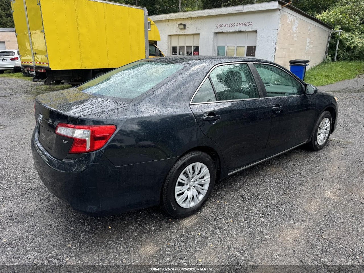2014 TOYOTA CAMRY LE · 4/9