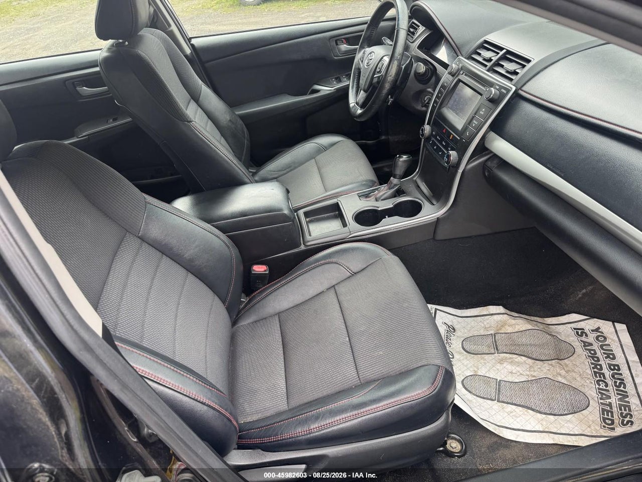 2016 TOYOTA CAMRY SE · 5/9