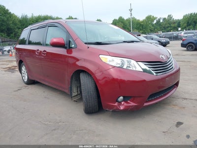 2011 TOYOTA SIENNA XLE
