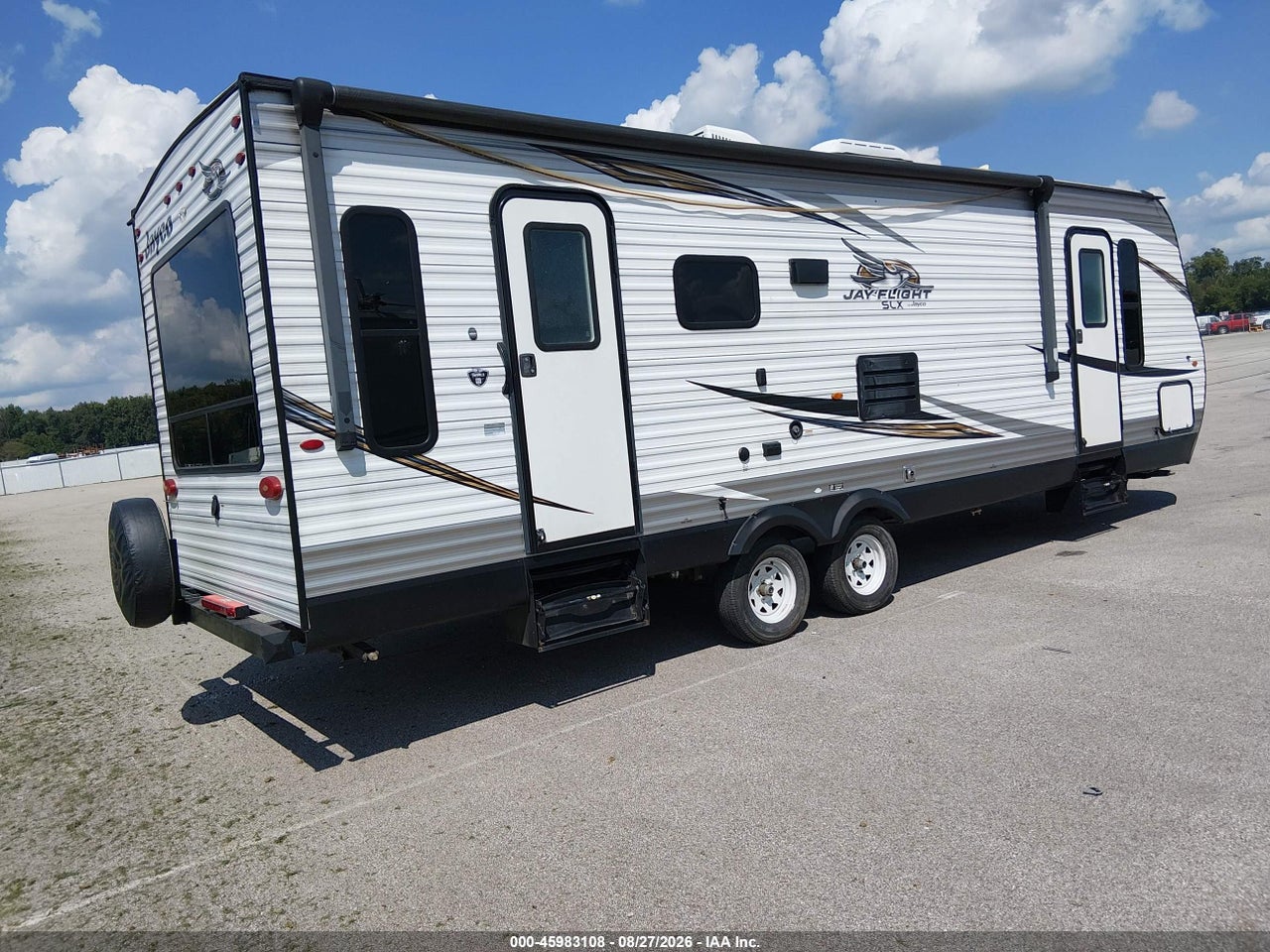 2019 JAYCO CAMPER   · 4/11