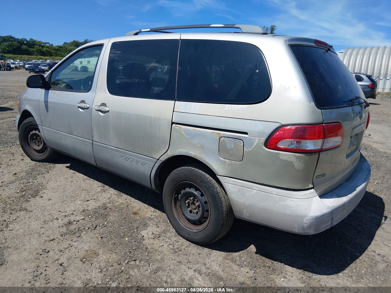 2001 TOYOTA SIENNA LE · 3/11