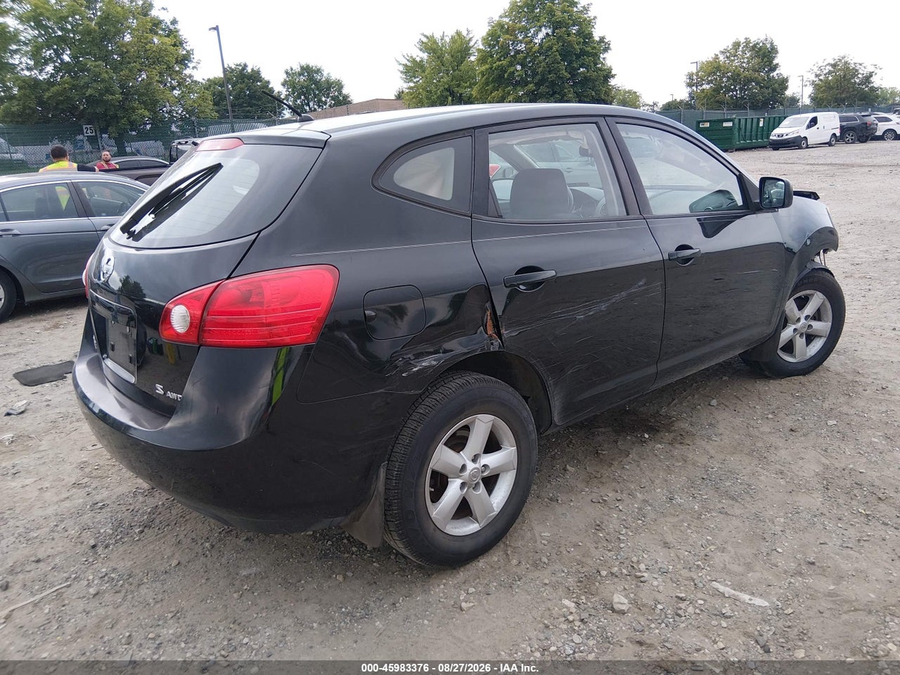 2009 NISSAN ROGUE S · 4/11