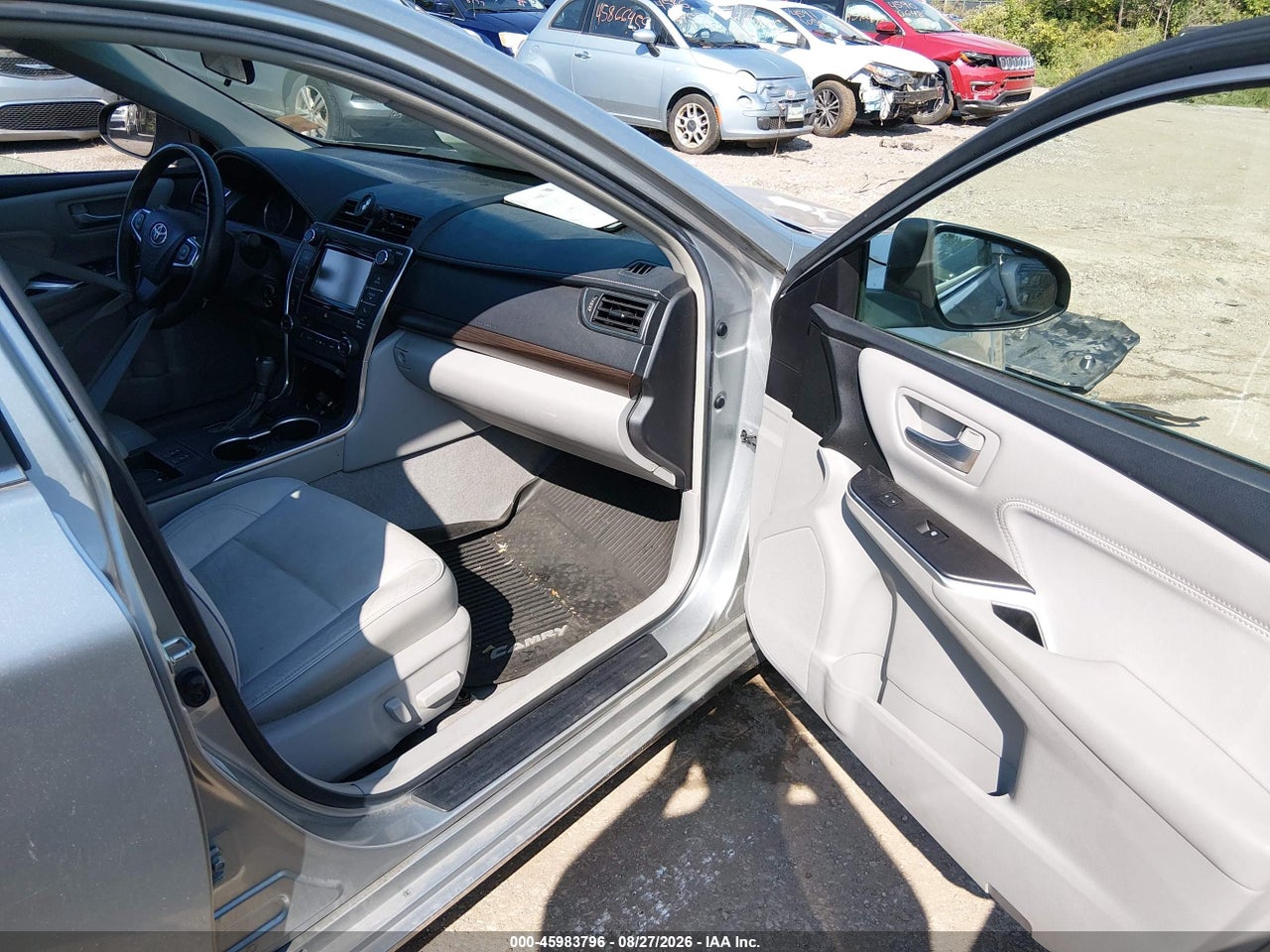 2017 TOYOTA CAMRY XLE · 5/11
