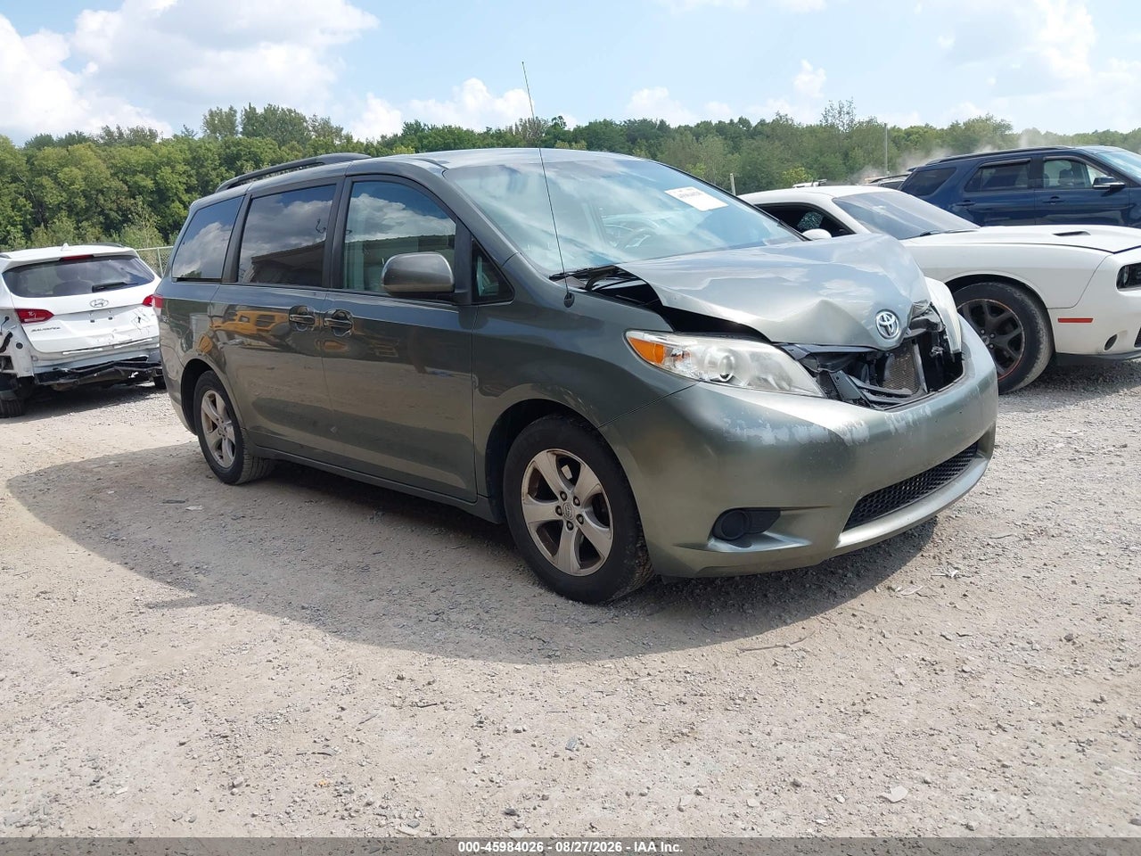 2014 TOYOTA SIENNA LE V6 8 PASSENGER