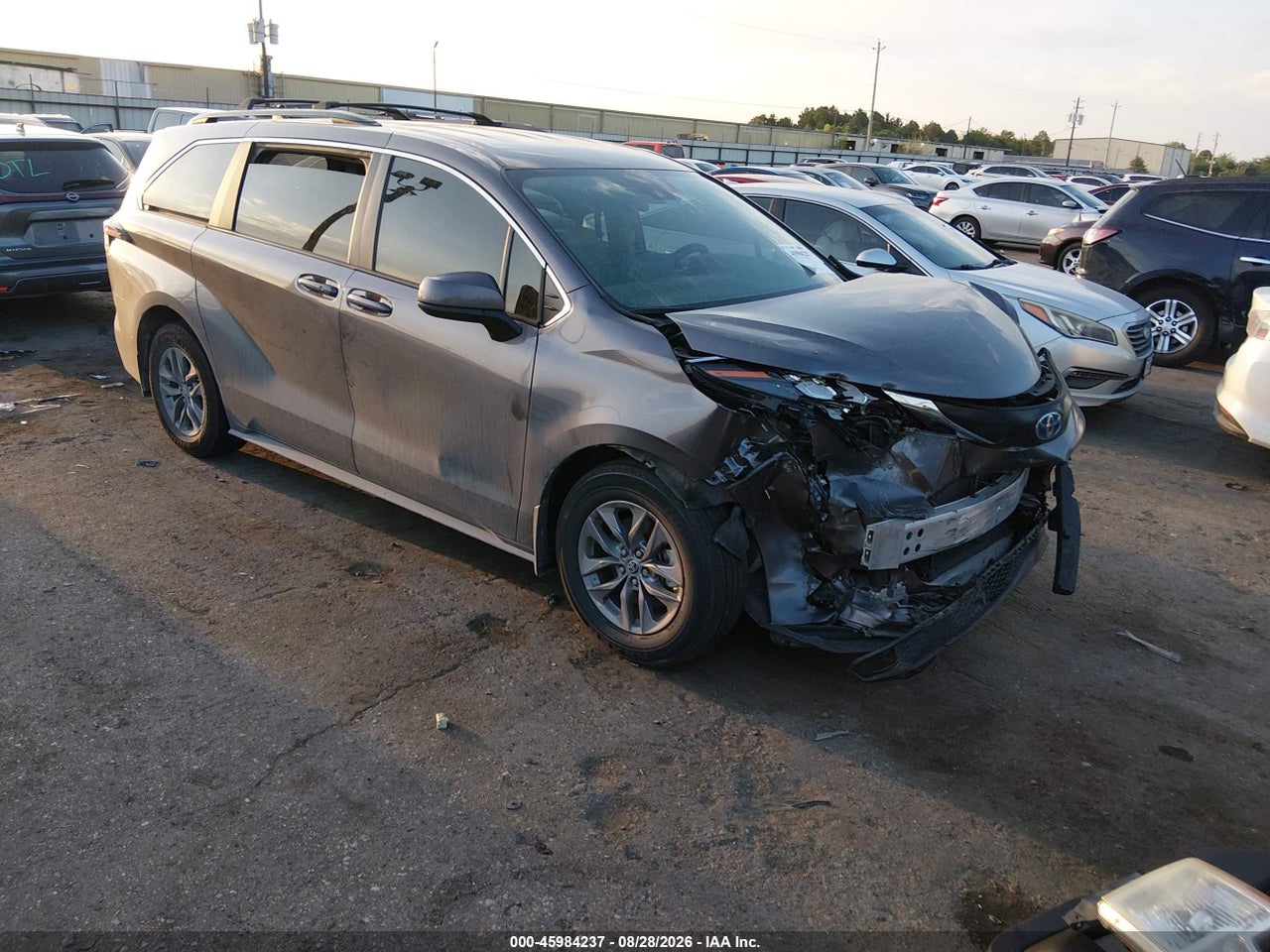5TDKRKEC0RS****** · 2024 TOYOTA SIENNA LE