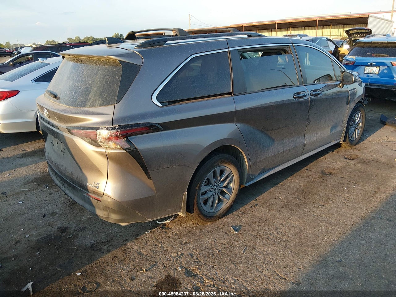 2024 TOYOTA SIENNA LE · 4/10