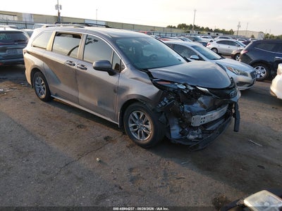 5TDKRKEC0RS****** · 2024 TOYOTA SIENNA LE