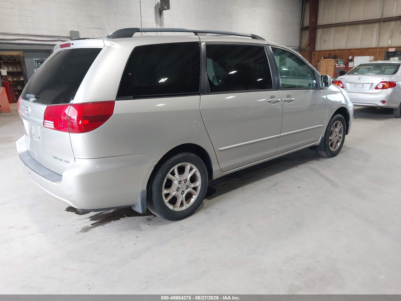 2004 TOYOTA SIENNA XLE · 4/11