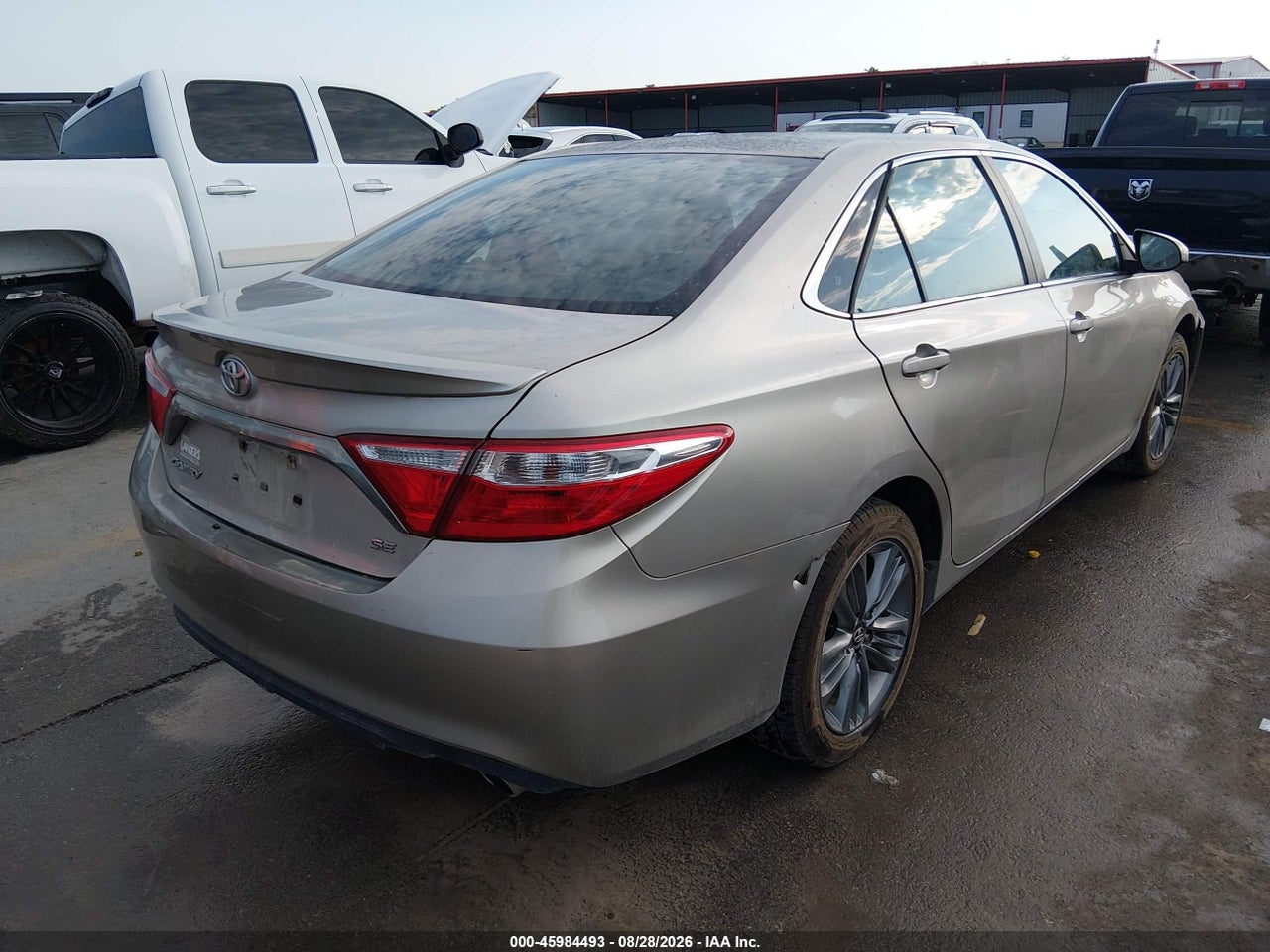 2017 TOYOTA CAMRY SE · 4/11