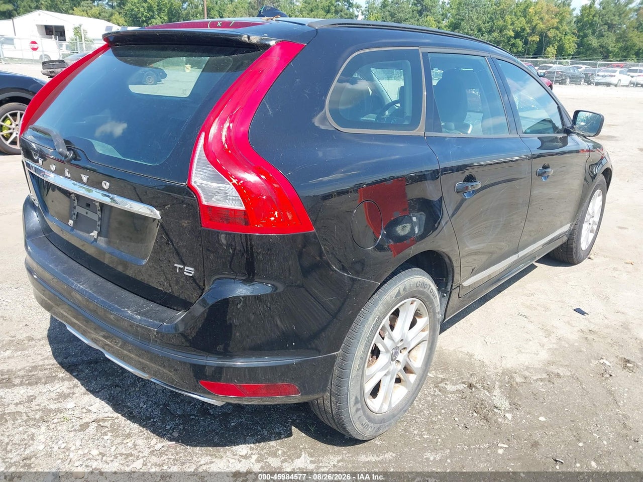 2015 VOLVO XC60 T5 · 4/10