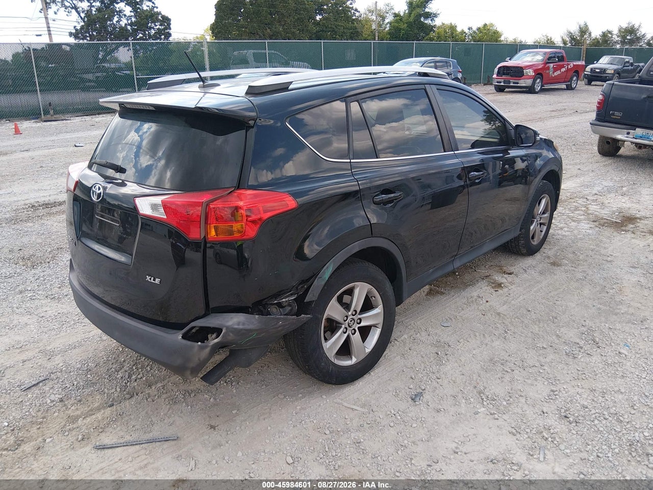 2015 TOYOTA RAV4 XLE · 4/11