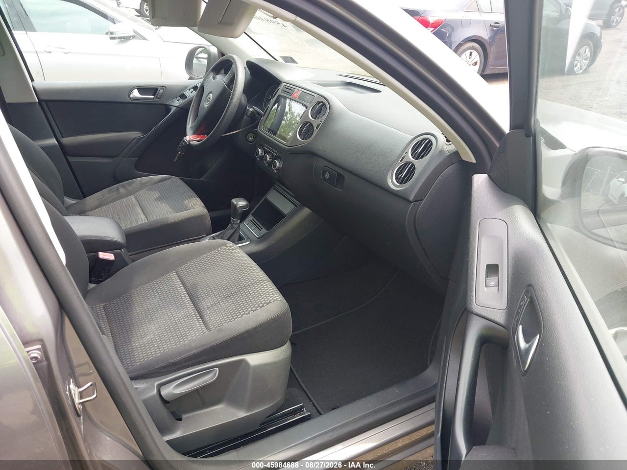 2010 VOLKSWAGEN TIGUAN S · 5/11