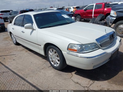 1LNHM82VX6Y****** · 2006 LINCOLN TOWN CAR SIGNATURE LIMITED