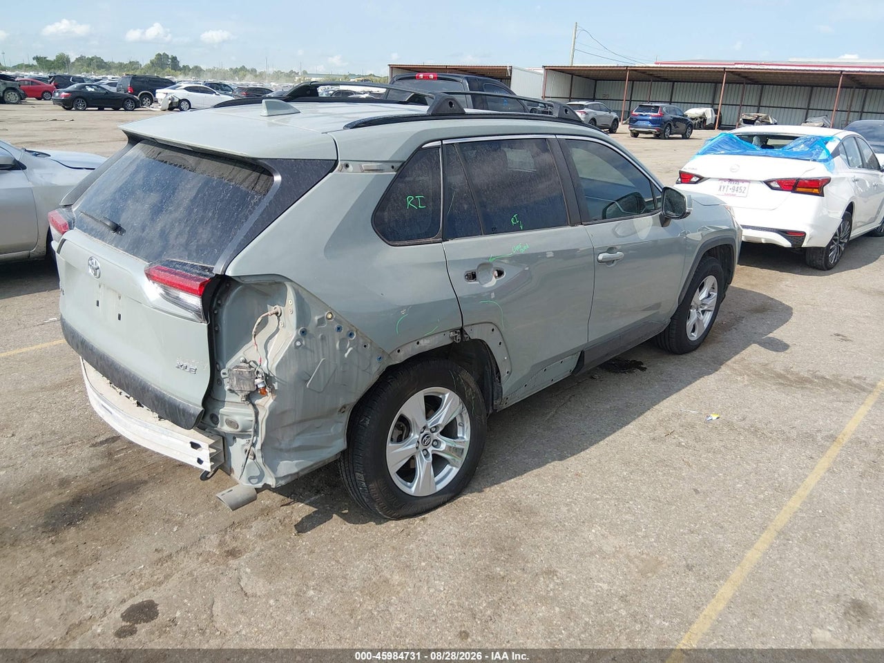 2019 TOYOTA RAV4 XLE · 4/11