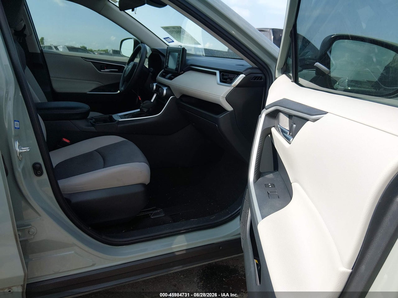2019 TOYOTA RAV4 XLE · 5/11