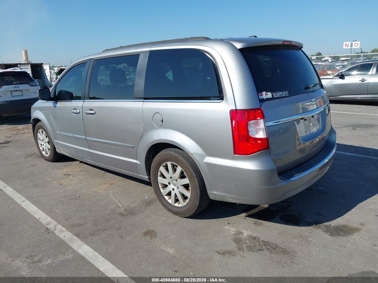 2016 CHRYSLER TOWN &amp; COUNTRY TOURING · 3/11