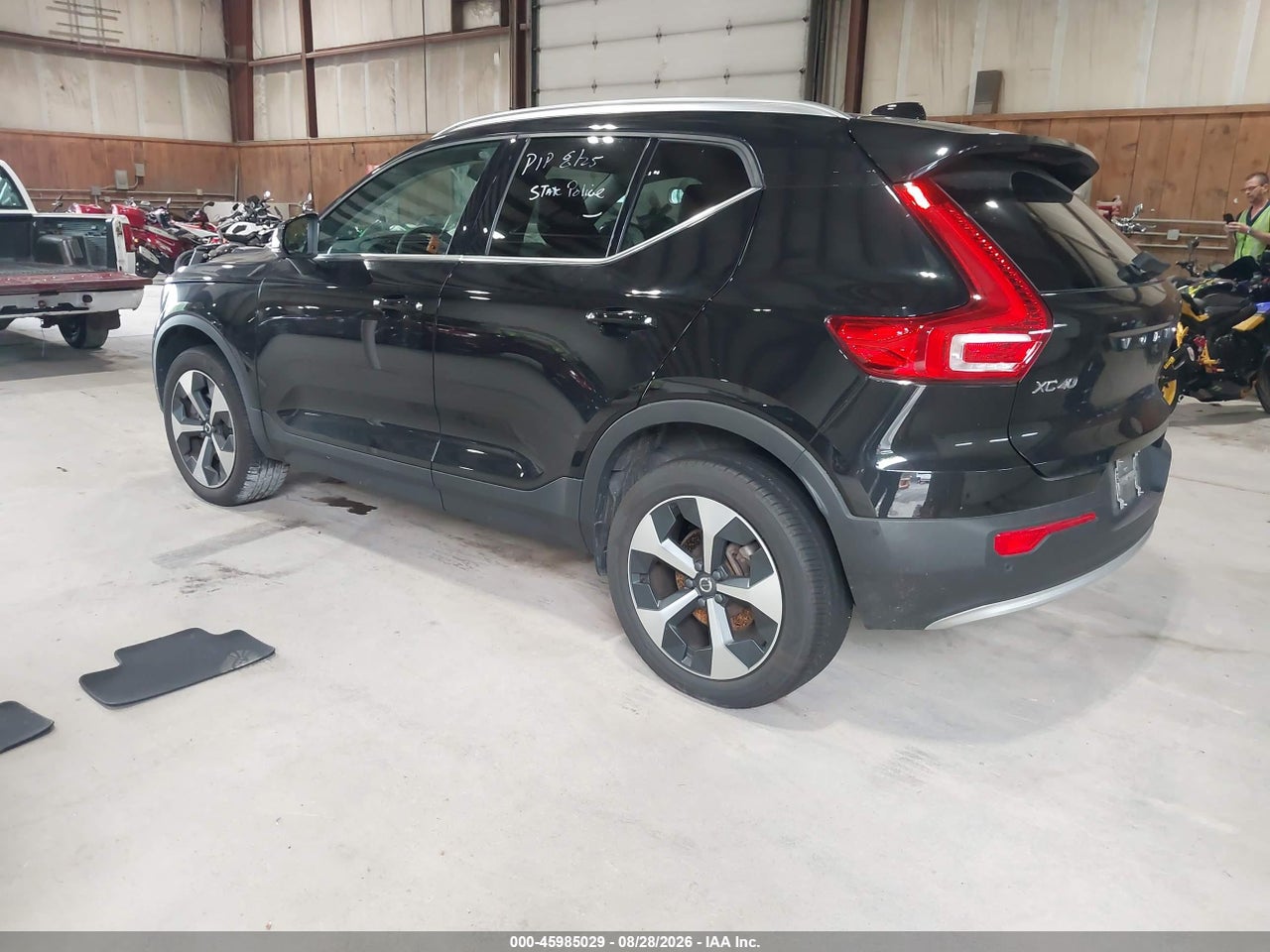 2025 VOLVO XC40 B5 PLUS BRIGHT THEME · 3/11