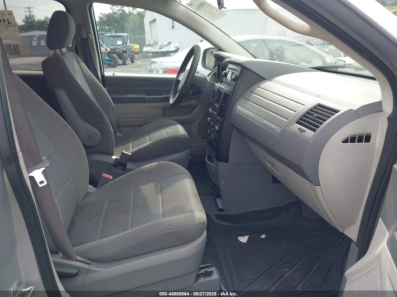 2009 DODGE GRAND CARAVAN SE · 5/10