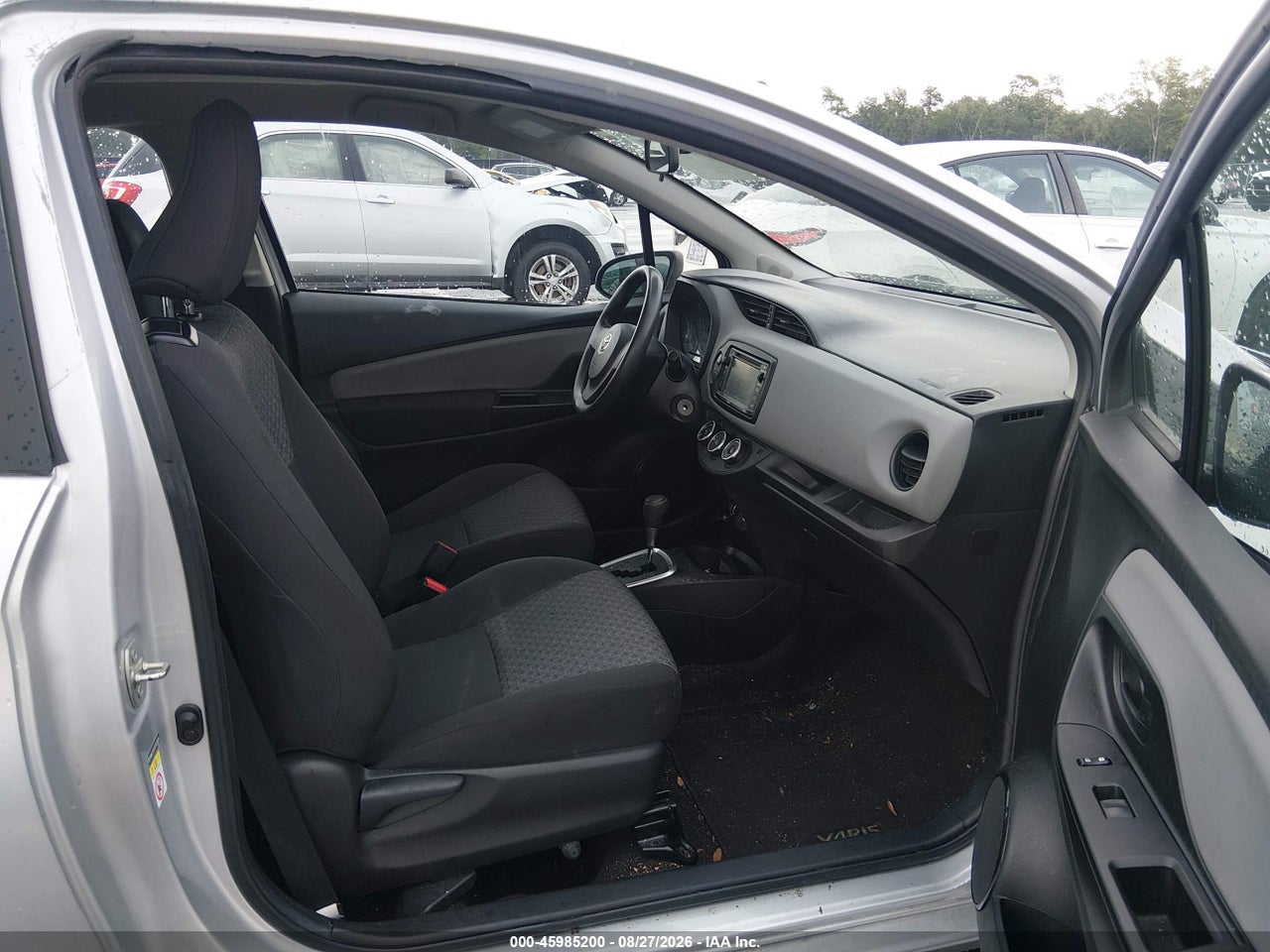 2015 TOYOTA YARIS L · 5/6