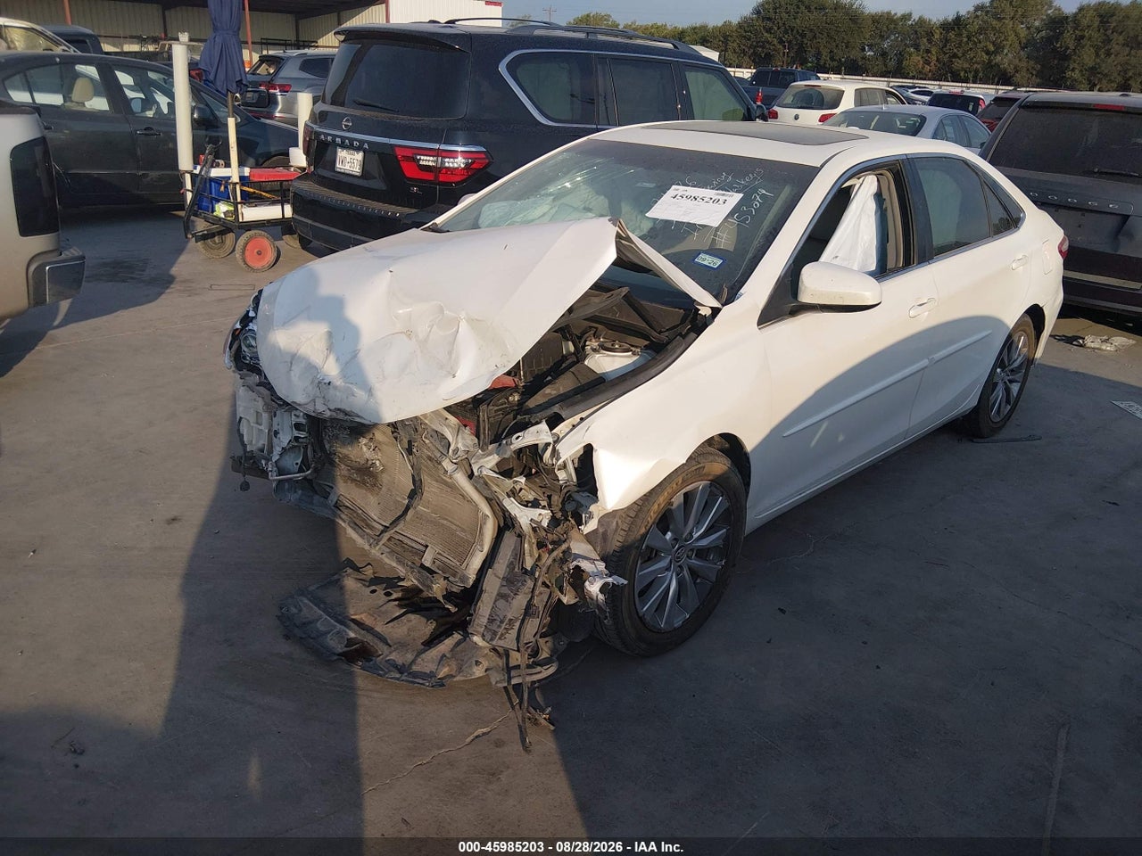 2015 TOYOTA CAMRY XLE · 2/11