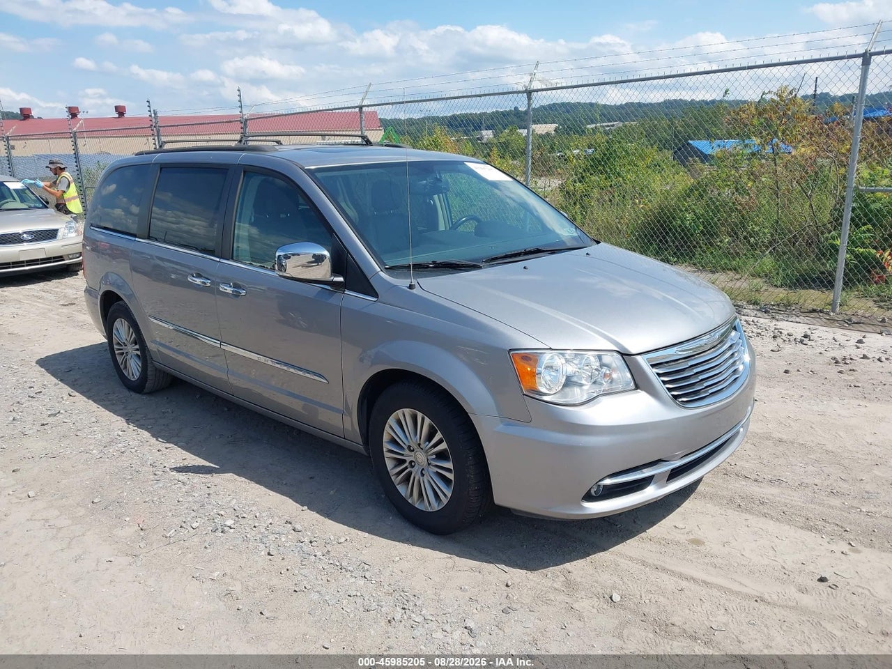 2C4RC1CG8GR****** · 2016 CHRYSLER TOWN &amp; COUNTRY TOURING-L ANNIVERSARY EDITION