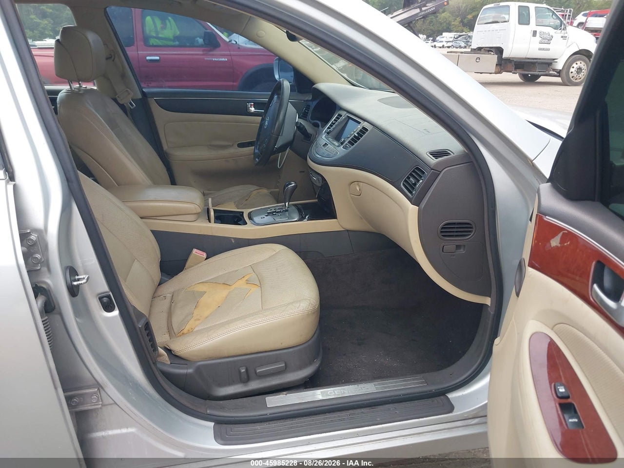 2011 HYUNDAI GENESIS 3.8 · 5/11