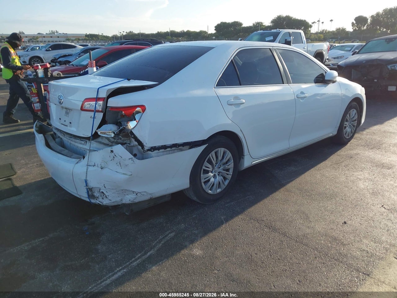 2014 TOYOTA CAMRY LE · 4/11