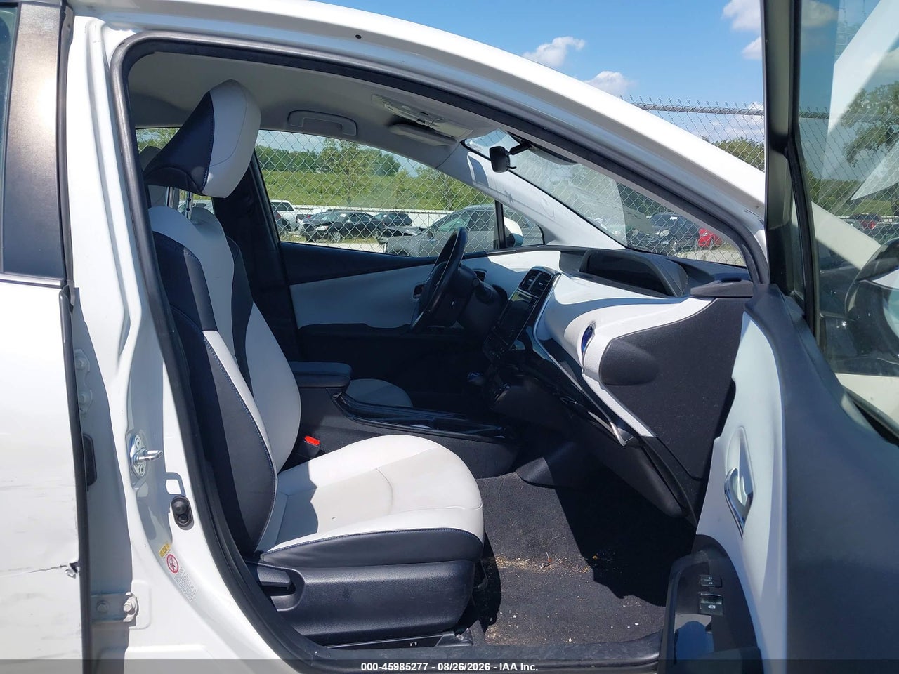2016 TOYOTA PRIUS THREE TOURING · 5/11