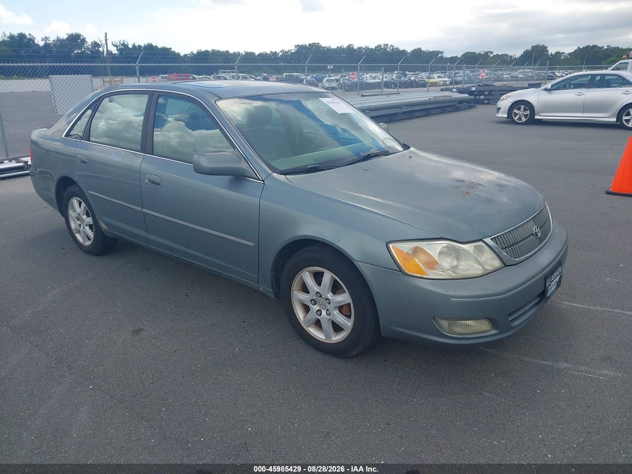 2001 TOYOTA AVALON XLS