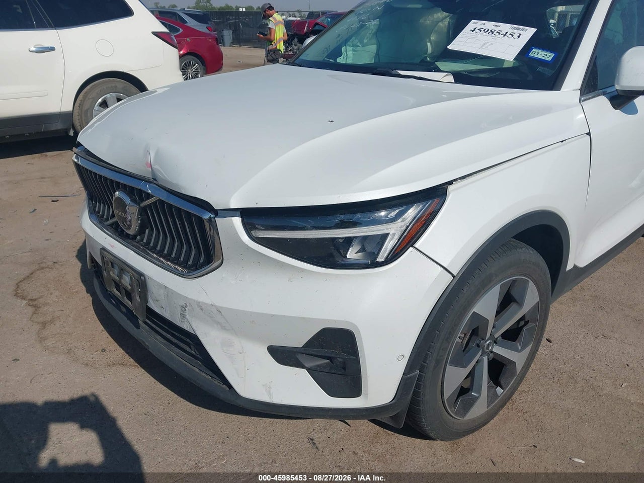 2023 VOLVO XC40 B5 PLUS BRIGHT THEME · 6/10