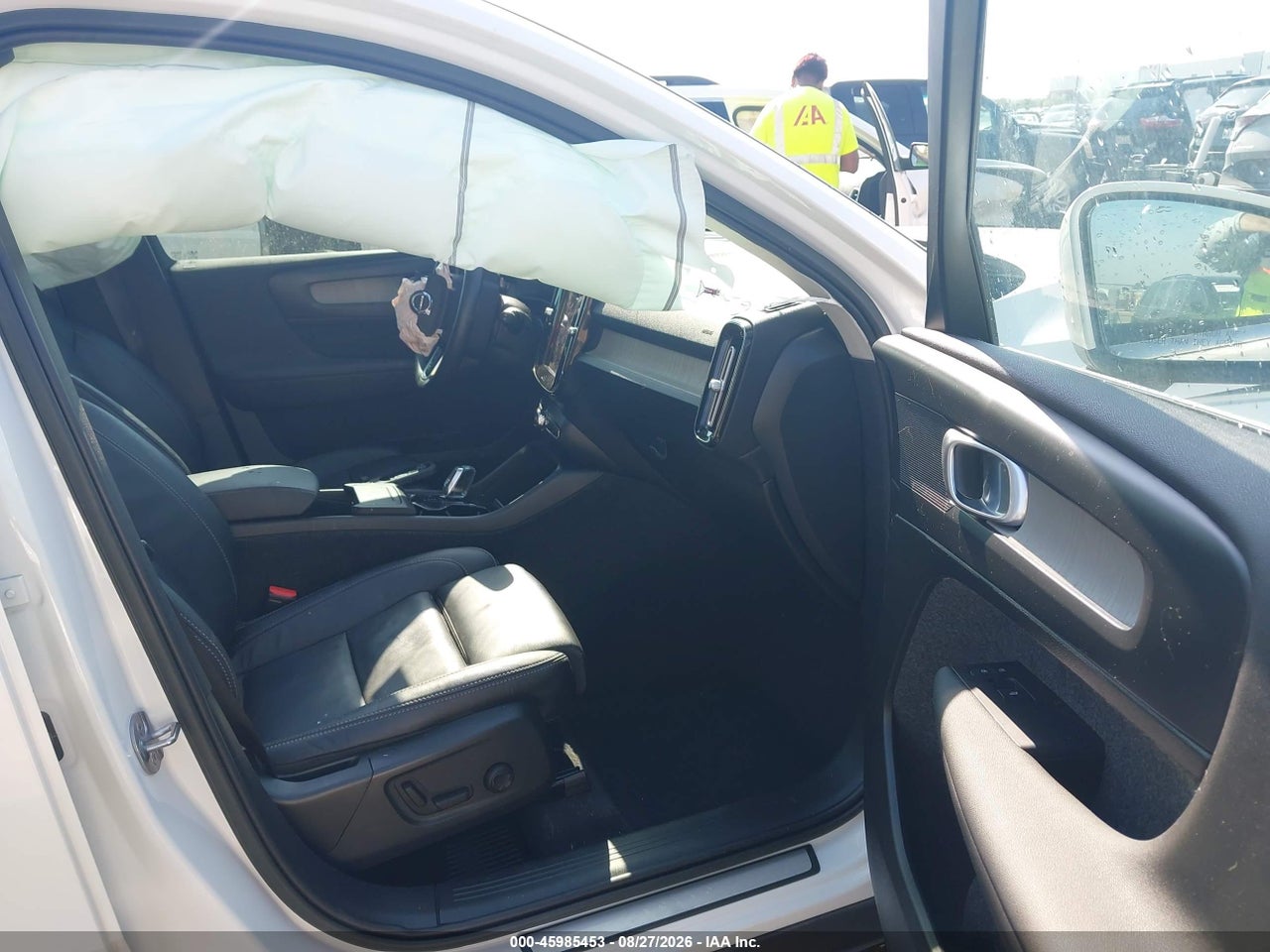 2023 VOLVO XC40 B5 PLUS BRIGHT THEME · 5/10