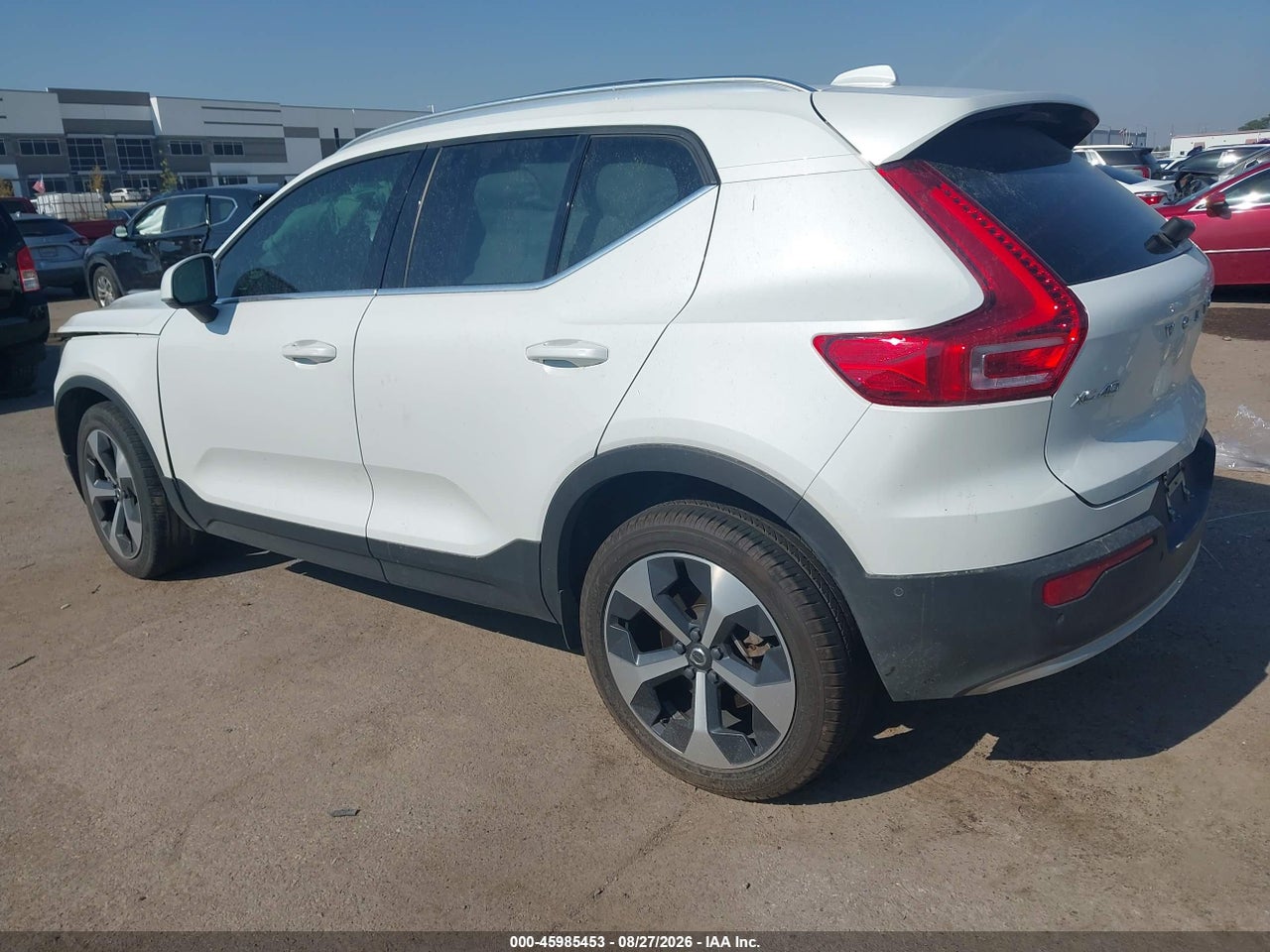 2023 VOLVO XC40 B5 PLUS BRIGHT THEME · 3/10